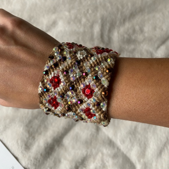 Handmade single thread bracelet with crystals - Picture 2 of 4